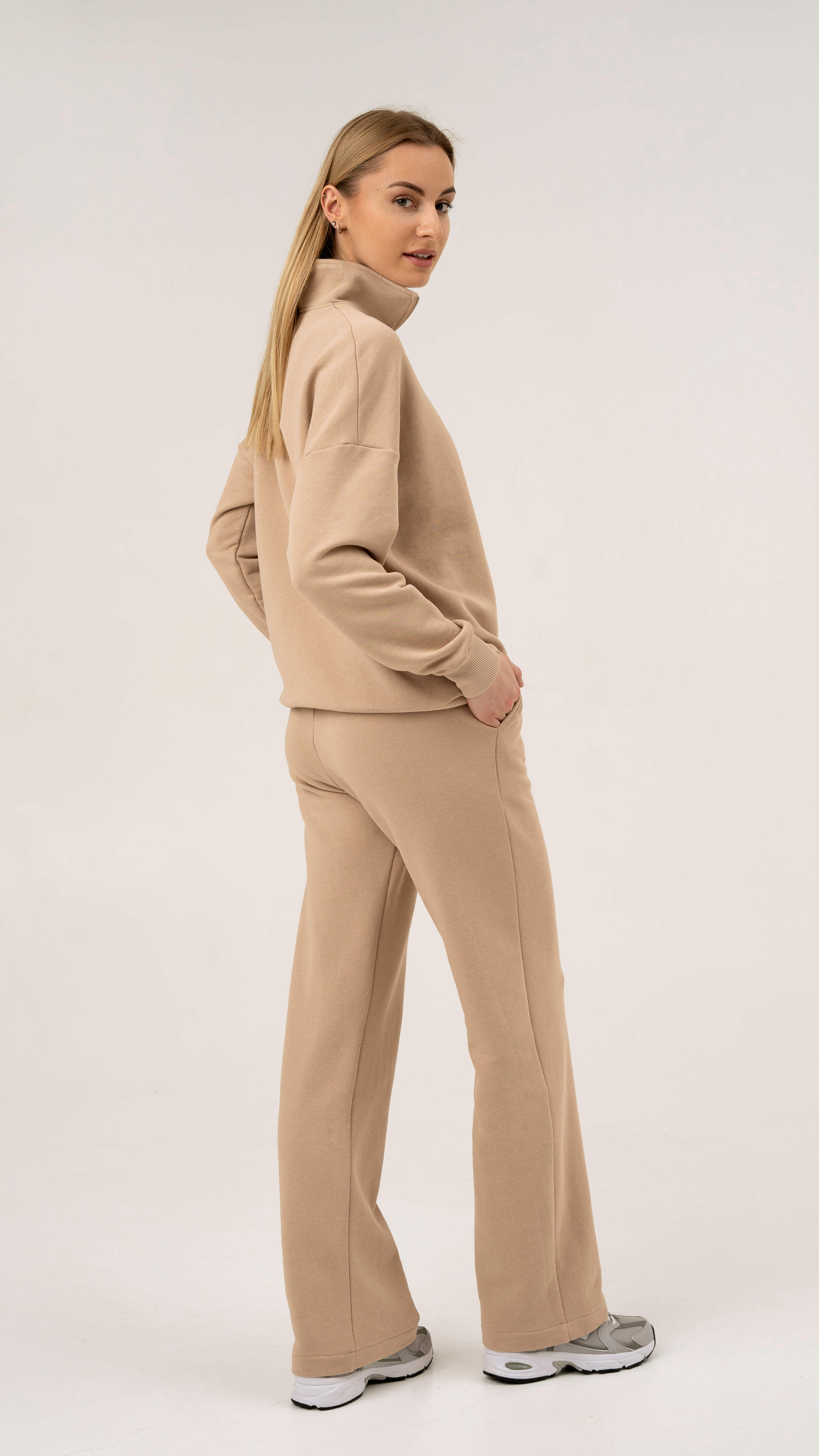 Kreminės spalvos laisvalaikio treningai be pūkelio moterims - cutmyfashion