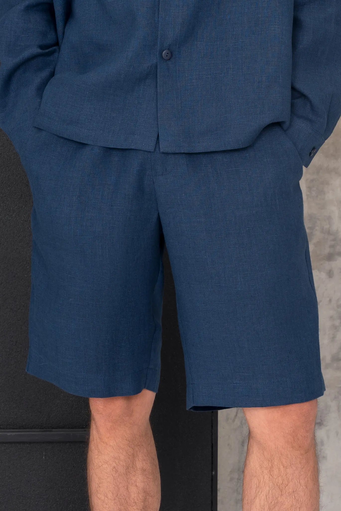 Blaue Leinen-Shorts für Herren, Nahaufnahme von vorne